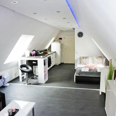 TRUTH Studio - Queensize Bett - Netflix - Küche Dortmund Exterior foto
