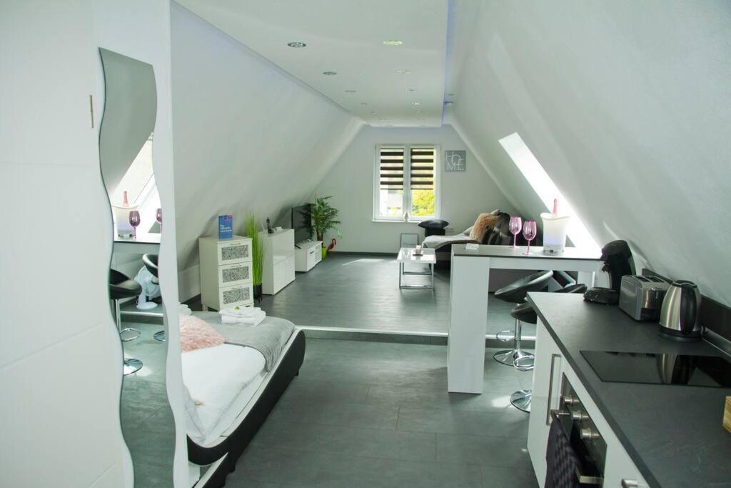 TRUTH Studio - Queensize Bett - Netflix - Küche Dortmund Exterior foto