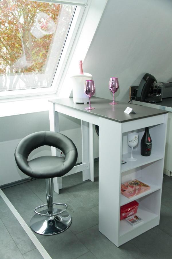 TRUTH Studio - Queensize Bett - Netflix - Küche Dortmund Exterior foto